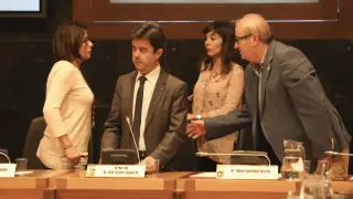 Luis Felipe, en el centro, durante un pleno del Ayuntamiento de Huesca