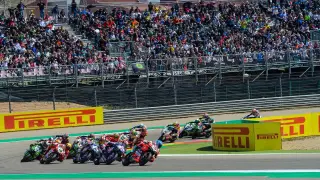 Salida de la carrera de Superbikes en Motorland en la edición de 2018