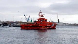 Las víctimas han sido trasladadas por Salvamento Marítimo al puerto de Almería.