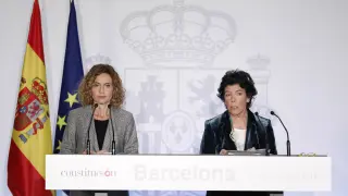 La ministra portavoz del Gobierno, Isabel Celaá, y la ministra de Política Territorial y Función Pública, Meritxel Batet.
