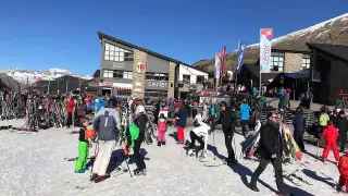 Esquiadores en Cerler, donde el sol brilló durante toda la jornada de este miércoles.