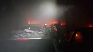 Las llamas destruyeron siete vehículos
