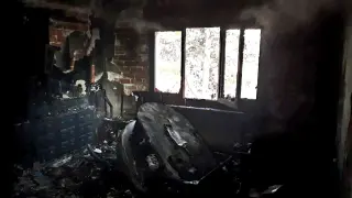 El salón de la vivienda incendiada en Chiprana ha quedado totalmente calcinado
