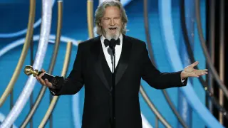 Jeff Bridges recoge el globo de oro.