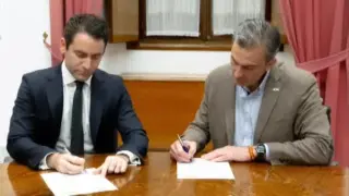 PP y Vox negocian el pacto de investidura en Andalucía.