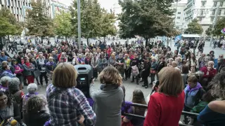 Una de las concentraciones que convocan los colectivos de mujeres en la plaza de España.