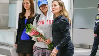 La joven saudí Rahaf Mohamed al Qunun en su llegada a Toronto (Canadá).