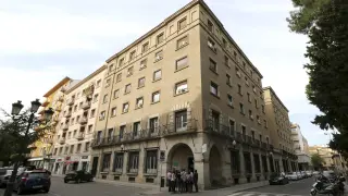 El centro de salud de Santo Grial es más antiguo pero se ubica en pleno centro de Huesca