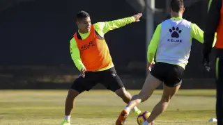 Cucho Hernández, durante el entrenamiento de este martes en el Montearagón.