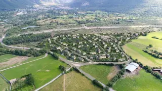 Recreación de la urbanización, con una extensión de 57 hectáreas y ubicada a 1,5 kilómetros de Biescas, muy cerca de Orós Alto