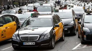 Los taxistas continúan de huelga en Barcelona.