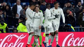 Los jugadores del Real Madrid celebran un gol ante el Sevilla.