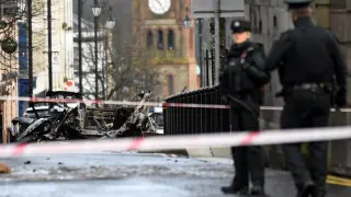La policía investiga el coche bomba de Londonderry.