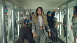 Lola Índigo, en el videoclip de 'Fuerte'.