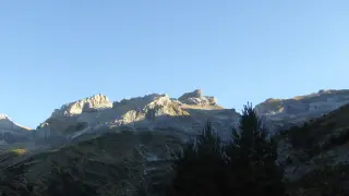 El pico Aspe, con sus 2.640 m de altitud, al que puede llegarse desde Aísa.