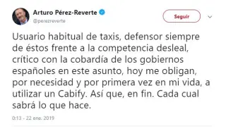 El hilo de Pérez Reverte sobre la huelga del taxi y su primer Cabify