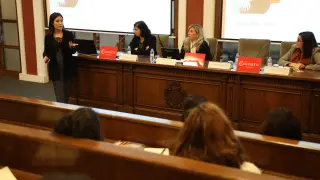 Las tres ponentes que han participado en la jornada sobre Mujeres y tecnología en la Cámara de Comercio de Zaragoza, María Villarroya, Cristina Aranda y Cristina Amoribieta