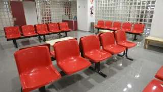 Una sala de espera del Miguel Servet, vacía.