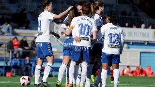 Las chicas del Zaragoza CFF celebran un gol en el Pedro Sancho.