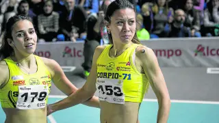 Isabel Macías, visiblemente emocionada, tras finalizar la carrera de 1.500 al calor de su gente.