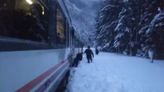 El canfranero se quedó encallado en la nieve el pasado martes por la tarde poco después de salir de la estación