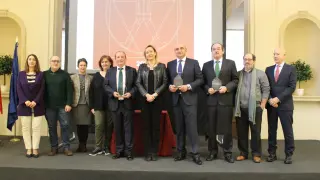 Los premiados en esta edición de 'Aragón comprometido con la prevención' cuyos galardones ha entregado la consejera de Economía del Gobierno de Aragón