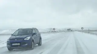 Casi 350 kilómetros de carreteras de Teruel están afectados por la nieve