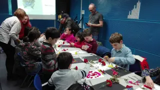 Taller de bioarte 'Creando flores', en el festival celebrado en Bilbao