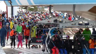 Miles de esquiadores disfrutaron de un gran día en Formigal-Panticosa pese a las colas en los remontes