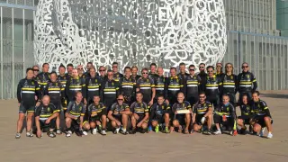 El Club Ciclista Iberia enfrente del Palacio de Congresos de Zaragoza.