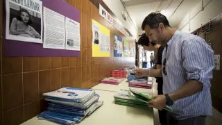 Preparación del banco de libros del colegio Puerta Sancho de Zaragoza