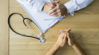 El doctor Joaquín Navarro, especialista del hospital Quirónsalud, responde a las dudas enviadas por los lectores de Heraldo.es.