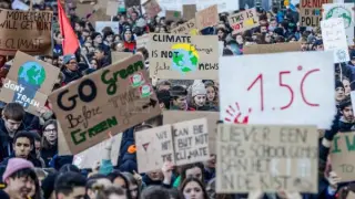 Estudiantes belgas protestando este jueves, para exigir medidas urgentes para combatir el cambio climático en Bruselas