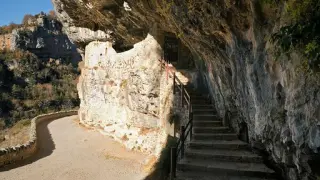 La ruta enlazaría esta ermita de San Úrbez, en Añisclo, con la iglesia de San Pedro el Viejo de Huesca
