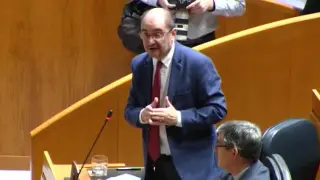 Podemos acusa al PSOE de "dejadez" en materia de vivienda y Lambán alude al "chalet de lujo" de Pablo Iglesias