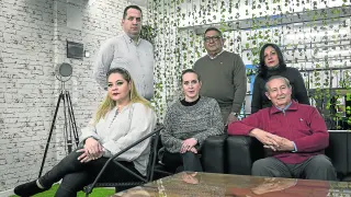 Ana Hernández, Haydeé Alegre y Luis Blanco, sentados. De pie, José Humberto Páez, Adalfredo Salazar y Matilde Hernández.