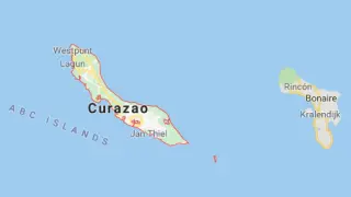 La ayuda fue llevada a un centro de acopio en la isla de Curazao debido al bloqueo del gobierno de Nicolás Maduro.