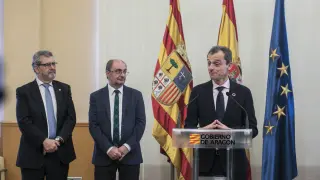 El ministro Pedro Duque, con los firmantes del Pacto de la Ciencia.