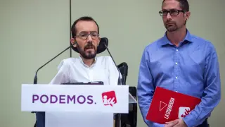 Pablo Echenique e Ismael González en rueda de prensa en la sede de IU.