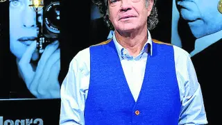 El escritor Juan Bolea presenta ‘La noche negra’ en Aragón TV.