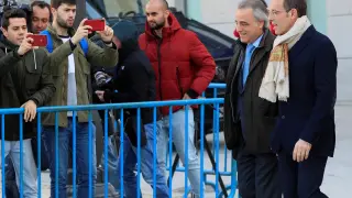 El expresidente del FC Barcelona, Sandro Rossell, con su abogado a la llegada a la Audiencia Nacional