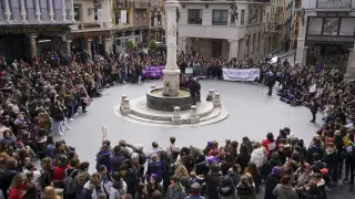 Concentración del 8-M de 2018 en la plaza del Torico de Teruel
