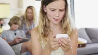 Los vídeos reflejan los dos perfiles del ‘sexting’: el del adolescente que pide la foto íntima y luego puede difundirla y el del que la manda.
