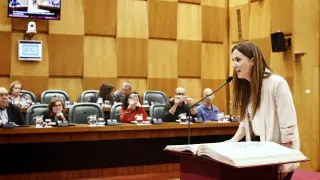 La nueva concejal de ZeC toma posesión sin renunciar a sus valores "feministas y republicanos"