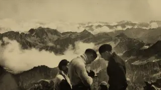 Varios socios de Montañeros en la cima del Balaitús, en 1931. José maría escudero/montañeros de aragón
