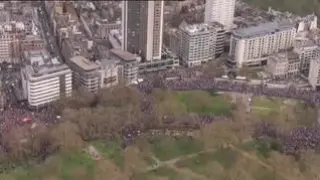 Un millón de personas, según los convocantes, han salido este sábado a las calles de Londres para exigir un segundo referéndum.