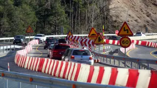 En Arguis, la autovía pasa a ser una carretera convencional durante 2,3 km hasta que acaben las obras.