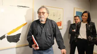 Alberto Corazón, ayer, delante de una de sus obras.
