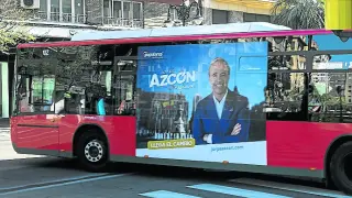 Campaña del PP en uno de los autobuses de Zaragoza