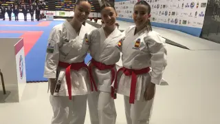 Marta Vega, Lidia Rodríguez y Raquel Roy, tras clasificarse para la final de kata equipos